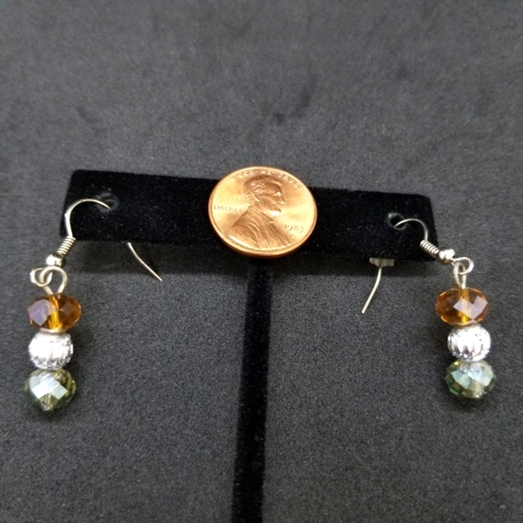 Gray/amber/aurora borealis crystal earrings - Picture 5 of 6